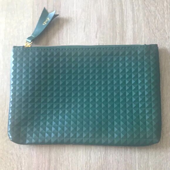 NEW … IPSY Cosmetic / Makeup Bag - Picture 1 of 3
